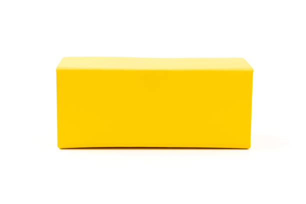 пустое желтое поле, изолированное на белом фоне - yellow box стоковые фото и изображения