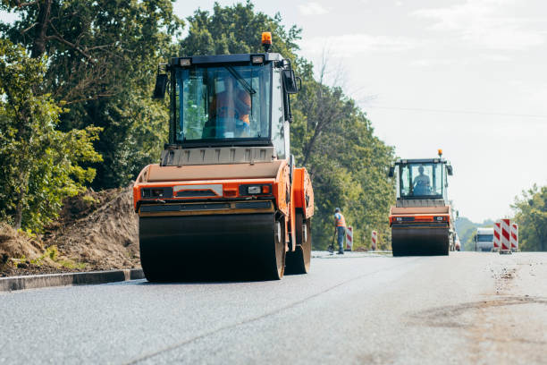 istock Road service repairs the highway 1332280597