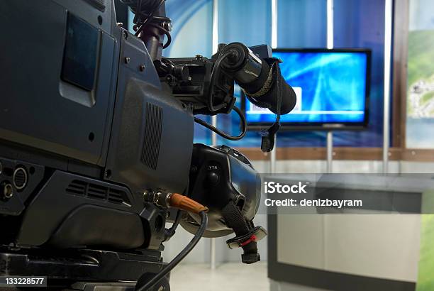 Frente Da Câmera De Estúdio De Tv - Fotografias de stock e mais imagens de Artigo de Decoração - Artigo de Decoração, Azul, Cabo