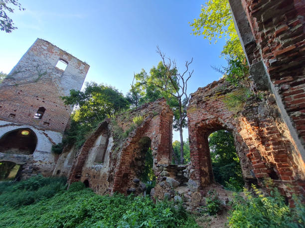 istock ruins of church 1332308891
