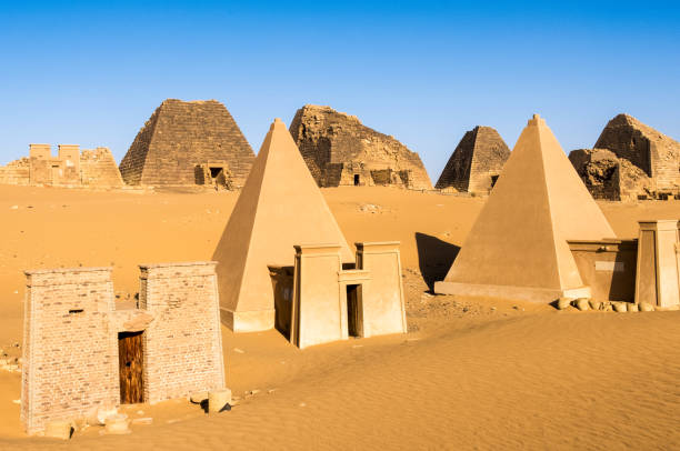 Unesco World Heritage site of Meroe Pyramids Pyramids of Meroe in the Sahara desert khartoum stock pictures, royalty-free photos & images