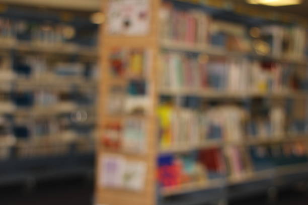 istock Defocused books on shelves 1332342910