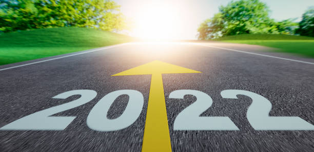 istock Sunny Road to 2022 1332372357