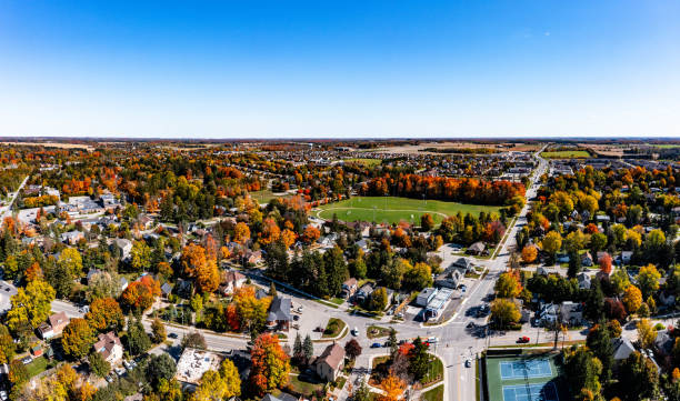 aerial downtown fergus und grand river in wellington county, fergus, kanada - wellington ontario stock-fotos und bilder