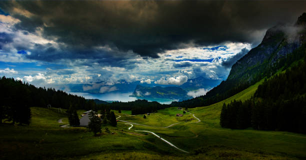 panorama de pilatus, suíça com vista para o lago luzern - switzerland forest storm summer - fotografias e filmes do acervo