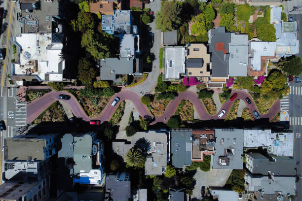 istock Lombard Street 1332389592