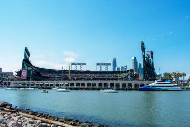 Exterior view of Oracle Park baseball park during the Giants game from McCovey Cove. Giants fans in boats and kayaks wait for home run balls Exterior view of Oracle Park baseball park during Giants game from McCovey Cove. SF Giants fans in boats and kayaks wait for home run balls - San Francisco, California, USA - June 21, 2021 home run photos stock pictures, royalty-free photos & images