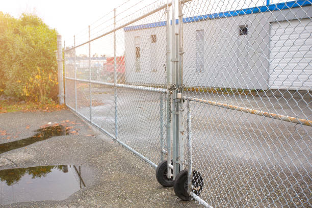 istock Gates closed garage day off Sunday summer 1332406340