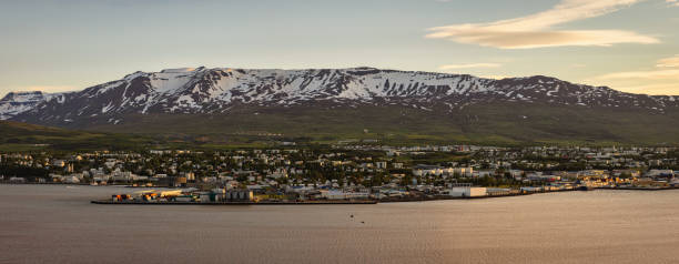 Akureyri Iceland City Sunset Twilight Panorama Akureyri City Sunset Panorama. Akureyri, nicknamed the Capital of North Iceland is an important port and fishing centre. It's Iceland's 4th largest municipality, after Reykjavík, Hafnarfjörður, and Kópavogur. City Sunset Twilight Panorama with snow-capped Hl íðarfjall Mountain Range and Fjord Eyjafjörður. Akureyri, Northern Iceland, Iceland, Nordic Counries, Europe kerlingarfjoll stock pictures, royalty-free photos & images