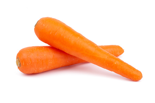 dos zanahorias aisladas sobre el fondo blanco photo