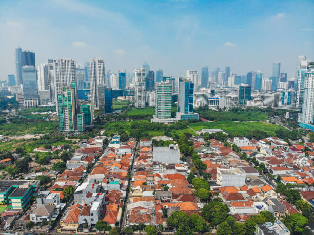 istock Contrast of house and skyscraper 1332524569