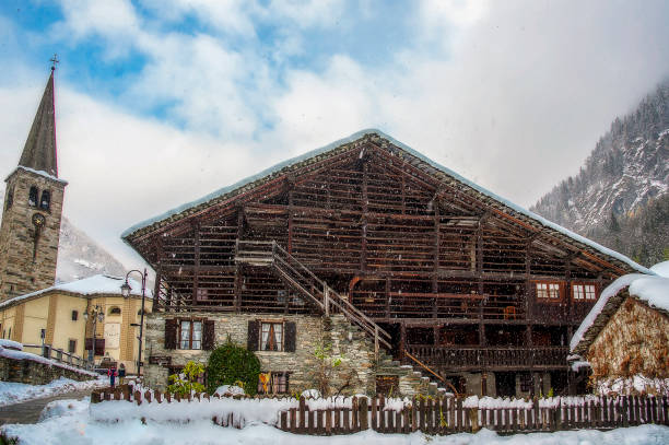 istock Monte Rosa, Valsesia, Alagna 1332536716