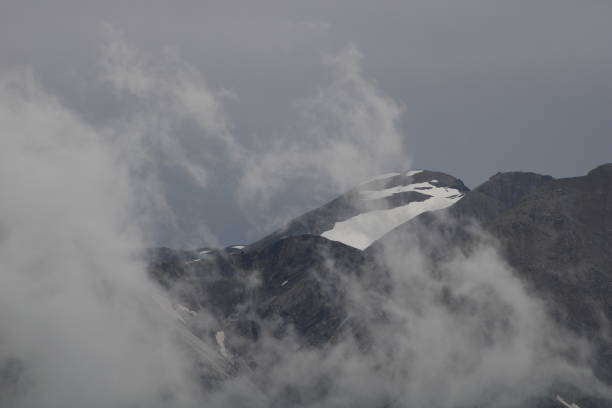 peak of mount wildhorn on a rainy summer day. - wildhorn imagens e fotografias de stock