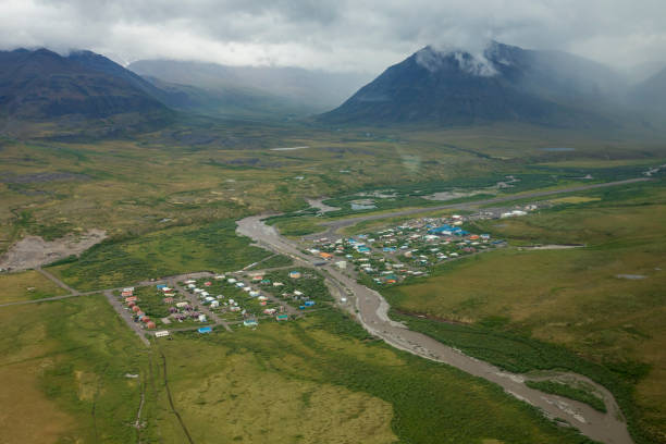 vista del paisaje del paso de anaktuvuk en gates of the arctic - brooks range fotografías e imágenes de stock