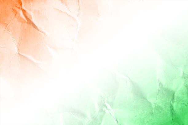 トリコロールの色あせた大理石のくしゃくしゃになったリサイクル紙の斜めのバンド、サフランまたはオレンジ、白と緑の色の水平芸術的なベクトルイラスト - indian flag illustrations点のイラスト素材／クリップアート素材／マンガ素材／アイコン素材