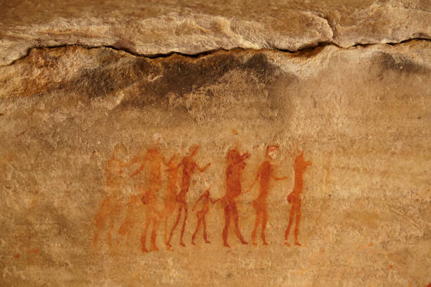 authentic ancient cave paintings - prehistoric art imagens e fotografias de stock