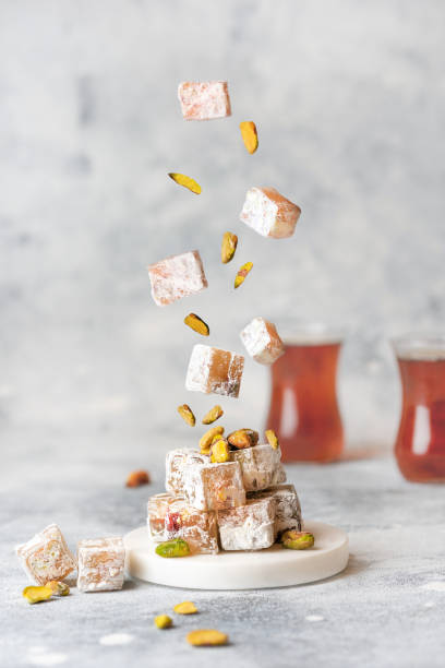 トルコの喜び浮上飛行写真垂直コピースペース - cream sprinkles food and drink freshness ストックフォトと画像