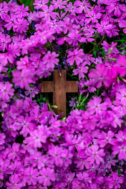 istock Flower Background Wooden Cross 1332696321