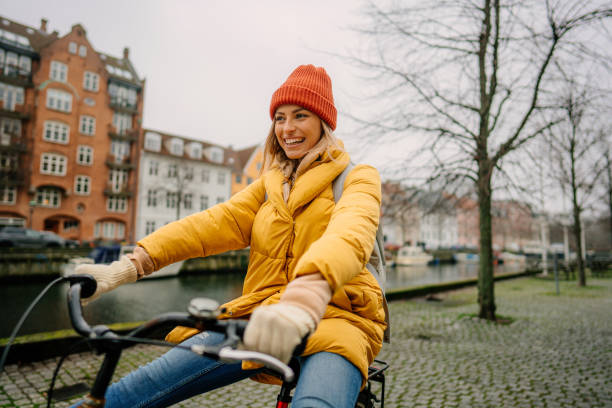 istock Cruising the city on my bicycle 1332700038