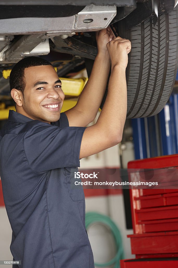 Mechaniker bei der Arbeit - Lizenzfrei Reifen Stock-Foto