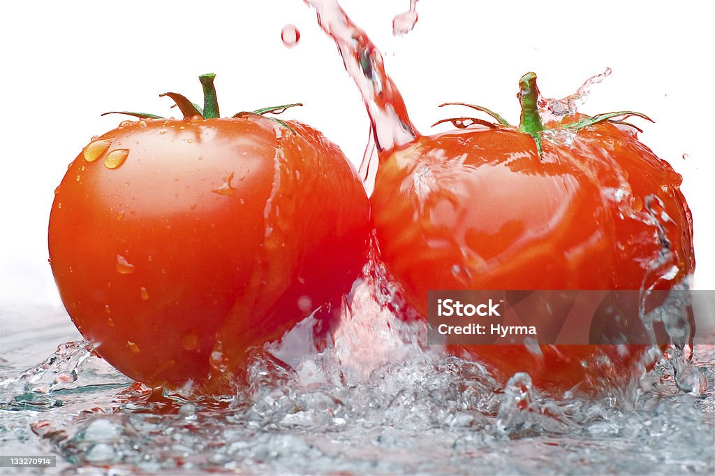 Dos tomatos y agua - Foto de stock de Agua libre de derechos