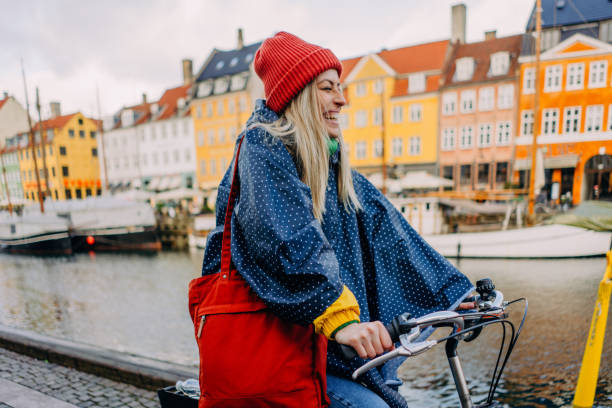 istock Cruising the city on my bicycle 1332710983