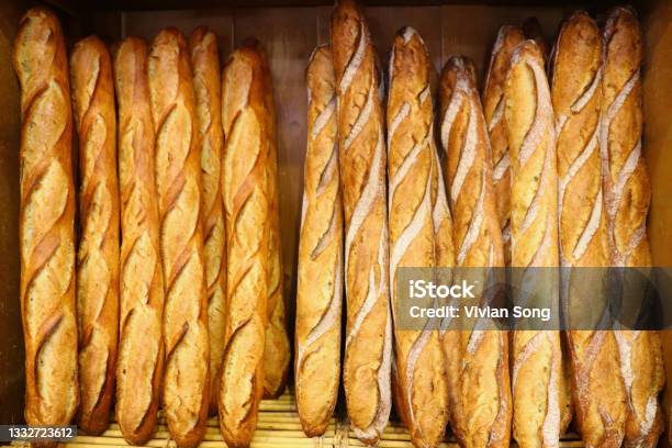 Baguette Bread 照片檔及更多 法式長棍麵包 照片 - 法式長棍麵包, 巴黎, 麵包店