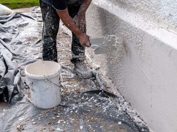 istock Throwing rough-cast harling mix onto an external wall 1332730486