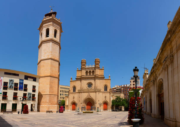 kathedrale von castellon und glockenturm - church bell tower temple catholicism stock-fotos und bilder