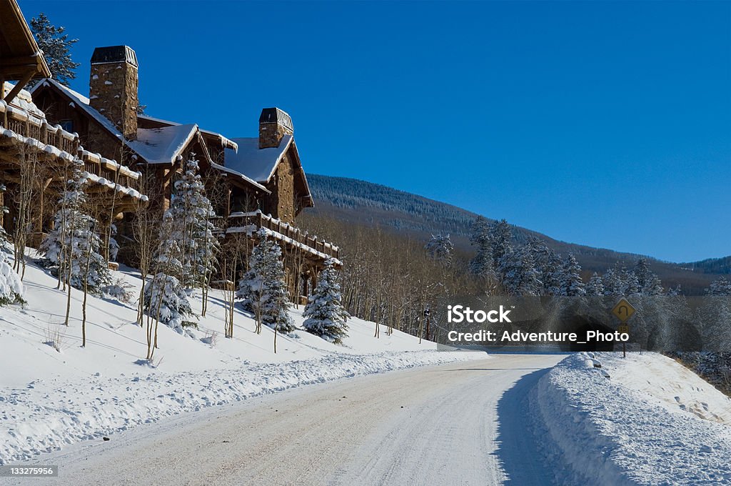 Panorámico Mountain Road soleado Día de invierno - Foto de stock de Aire libre libre de derechos