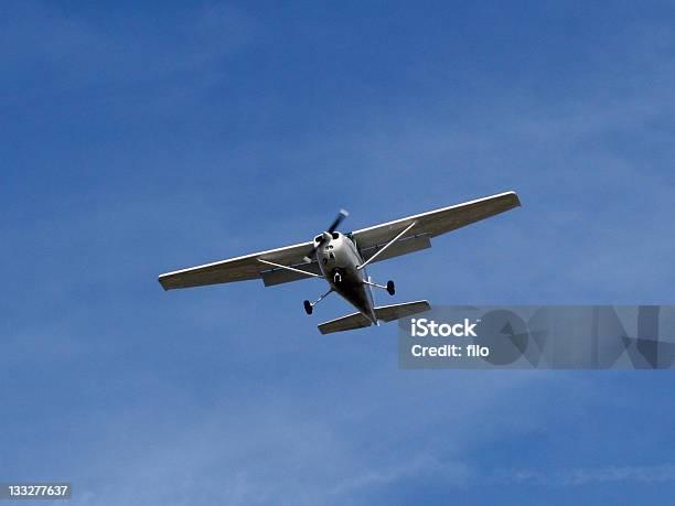 Pequeño Avión Foto de stock y más banco de imágenes de Avión con hélices - Avión con hélices, Ala de avión, Alerón