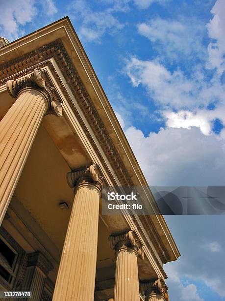 Institución Foto de stock y más banco de imágenes de Alcanzar - Alcanzar, Alto - Descripción física, Arquitectura