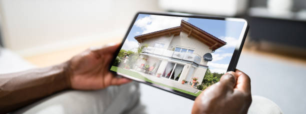 istock Looking To Buy House 1332793254