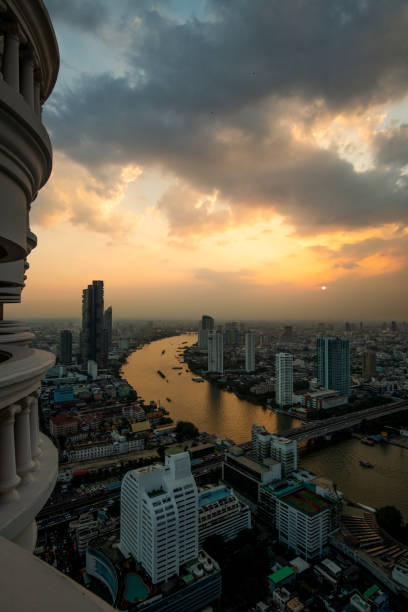 istock Sunset with pollution in city 1332799291