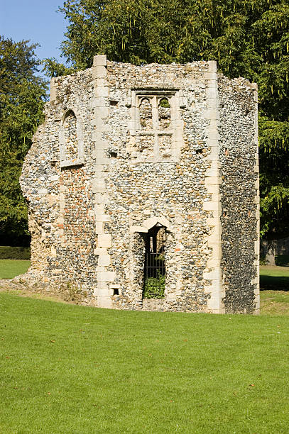 istock Ruined Dovecote, Bury St Edmunds 133280314