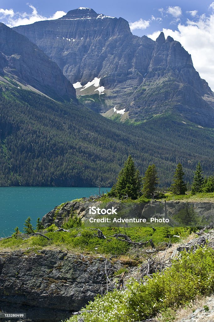 Glacial al lago y a las montañas - Foto de stock de Agua libre de derechos