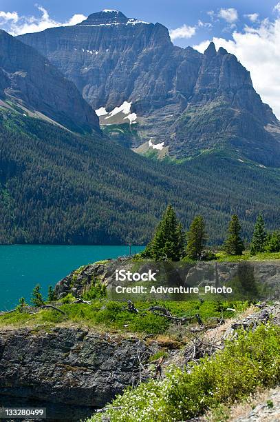 Glacial Al Lago Y A Las Montañas Foto de stock y más banco de imágenes de Agua - Agua, Agua helada, Aire libre