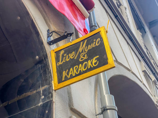 istock Live music & karaoke 1332818610