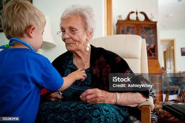 Überprüfen Sie Up Stockfoto und mehr Bilder von Kind - Kind, Arzt, Spielen