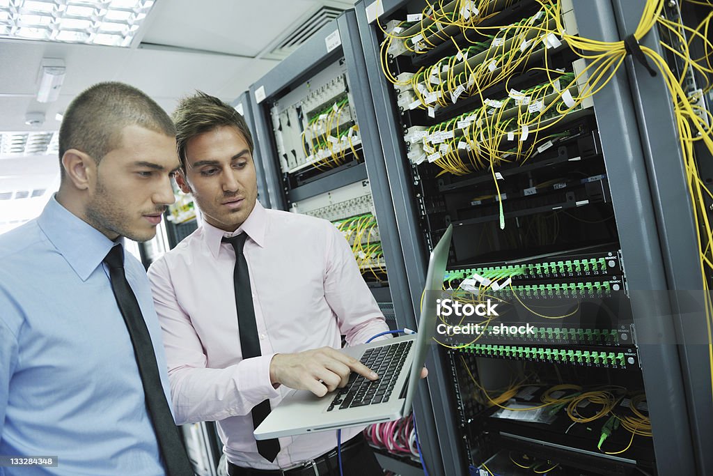 Es Ingenieure Lösung der Probleme in Netzwerk-server - Lizenzfrei Ingenieur Stock-Foto
