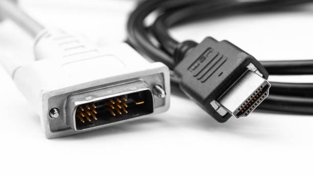 разъемы dvi и hdmi, кабели крупным планом на белом фоне, макро - dvi стоковые фото и изображения