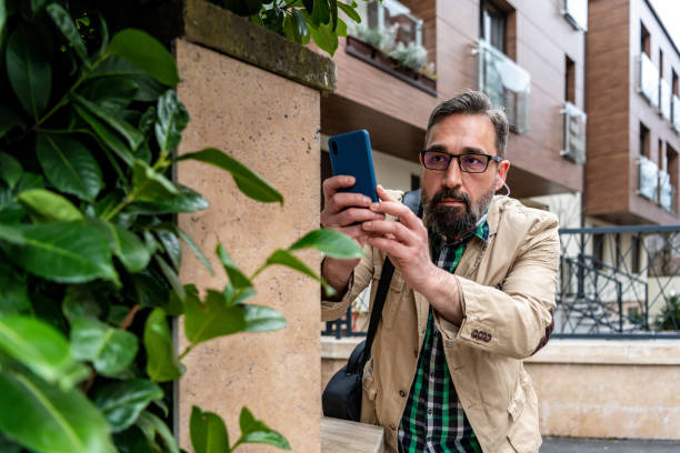 istock Detective captures the suspected person 1332969477