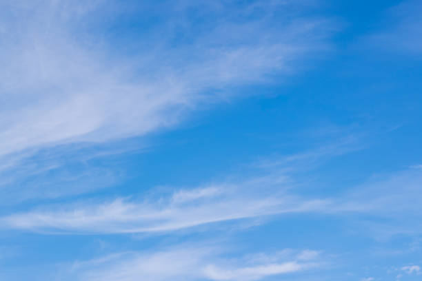 fundo do céu de nuvem - cirrostratus - fotografias e filmes do acervo