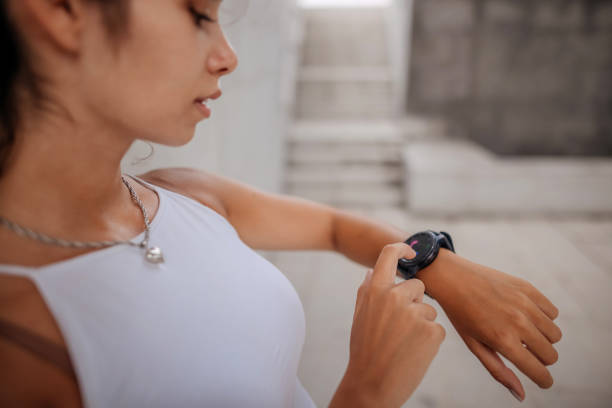 istock Woman in training with a smartwatch 1333043536