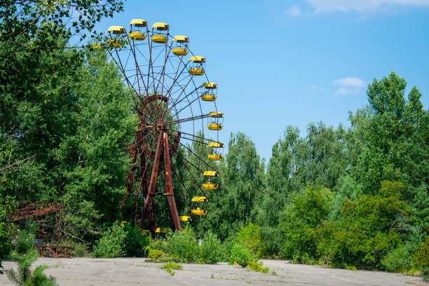 istock Abandoned Ferris Wheel In Amusement Park In Pripyat 1333060904
