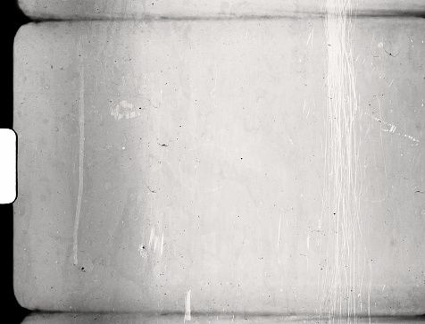 marco de película de 8 mm vacío o en blanco con borde negro y polvo. photo