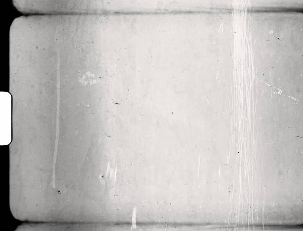 empty or blank 8mm film frame with black border and dust. - negatief beeldtype stockfoto's en -beelden