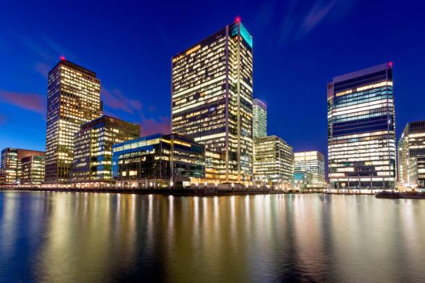 カナリーワーフ、ロンドン、イギリス、イギリス - シティバンクタワー ストックフォトと画像