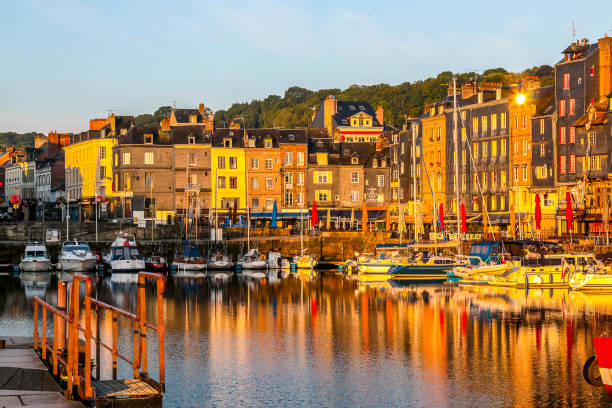istock Morning color on Honfleur 1333078485