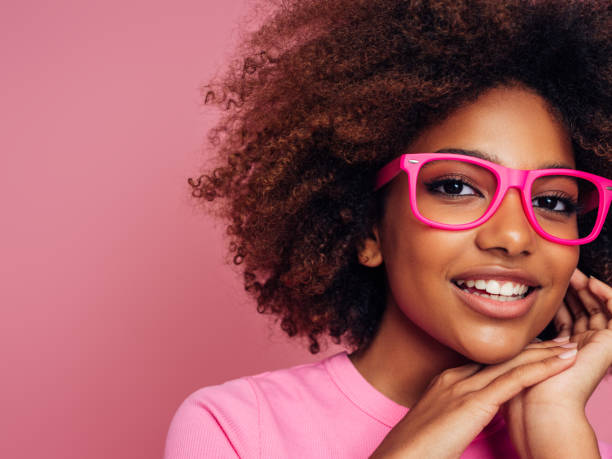 photo of young curly girl with glasses - fashion model pink beauty fashion imagens e fotografias de stock